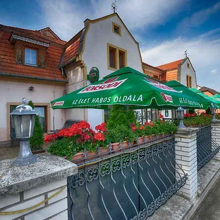 Szélkakas és étterem Bátonyterenye